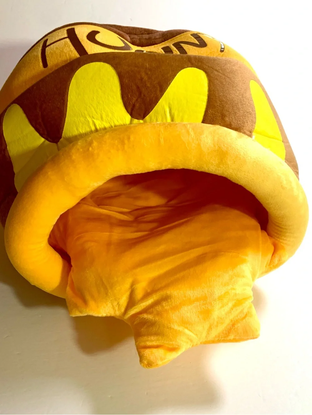 HUNNY Honey Pot Plush Cat Nest Bed - NWOT